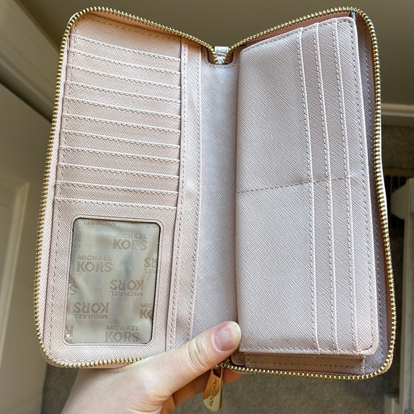 AUTHENTIC Michael Kors Wristlet Wallet - Picture 2 of 4